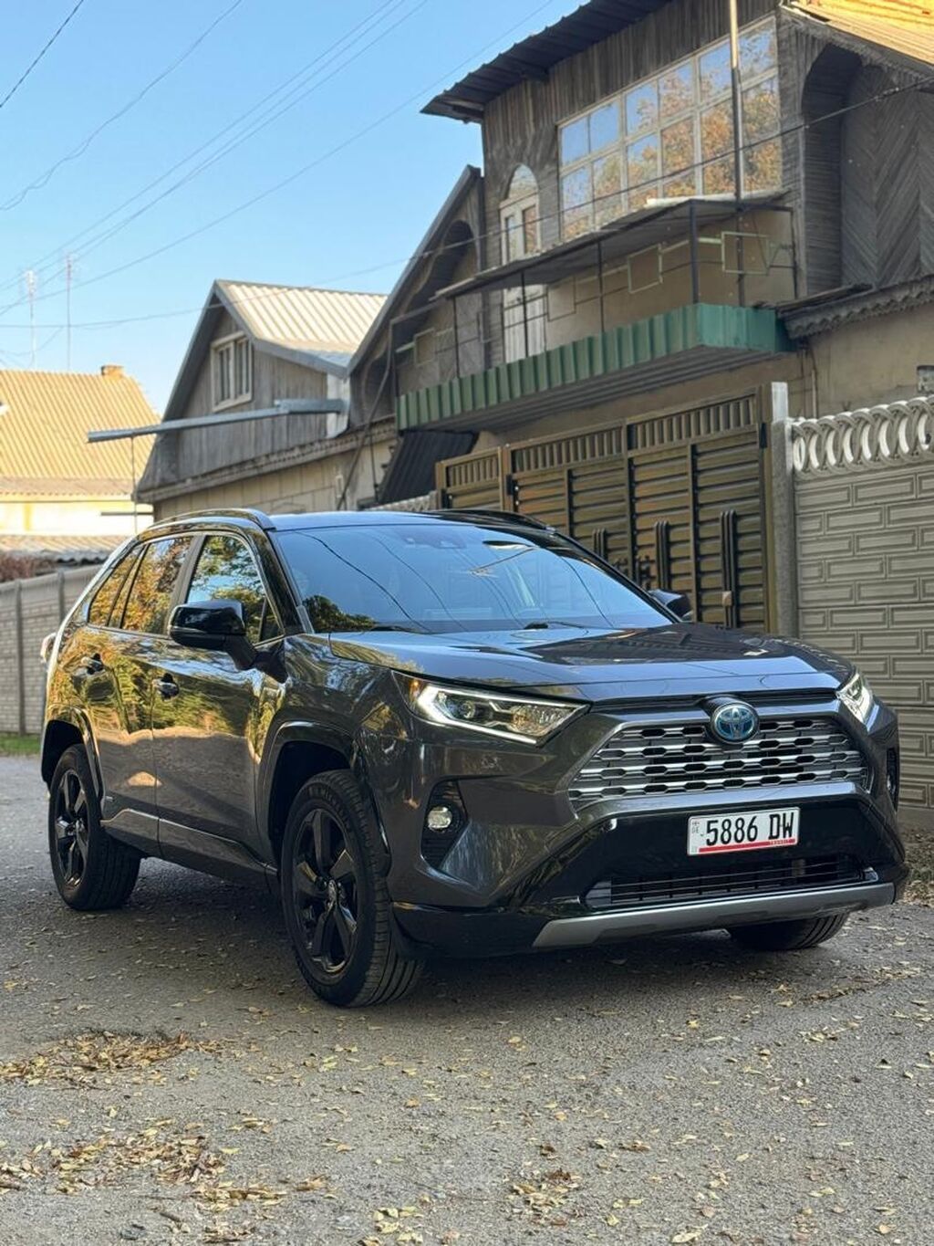 Toyota RAV4: 2020 г., 2.5 л, Гибрид, Кроссовер: фото 4