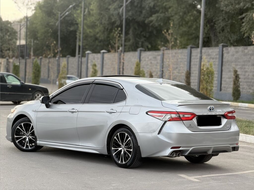 Toyota Camry: 2019 г., 2.5 л, Вариатор, Гибрид, Седан: фото 4