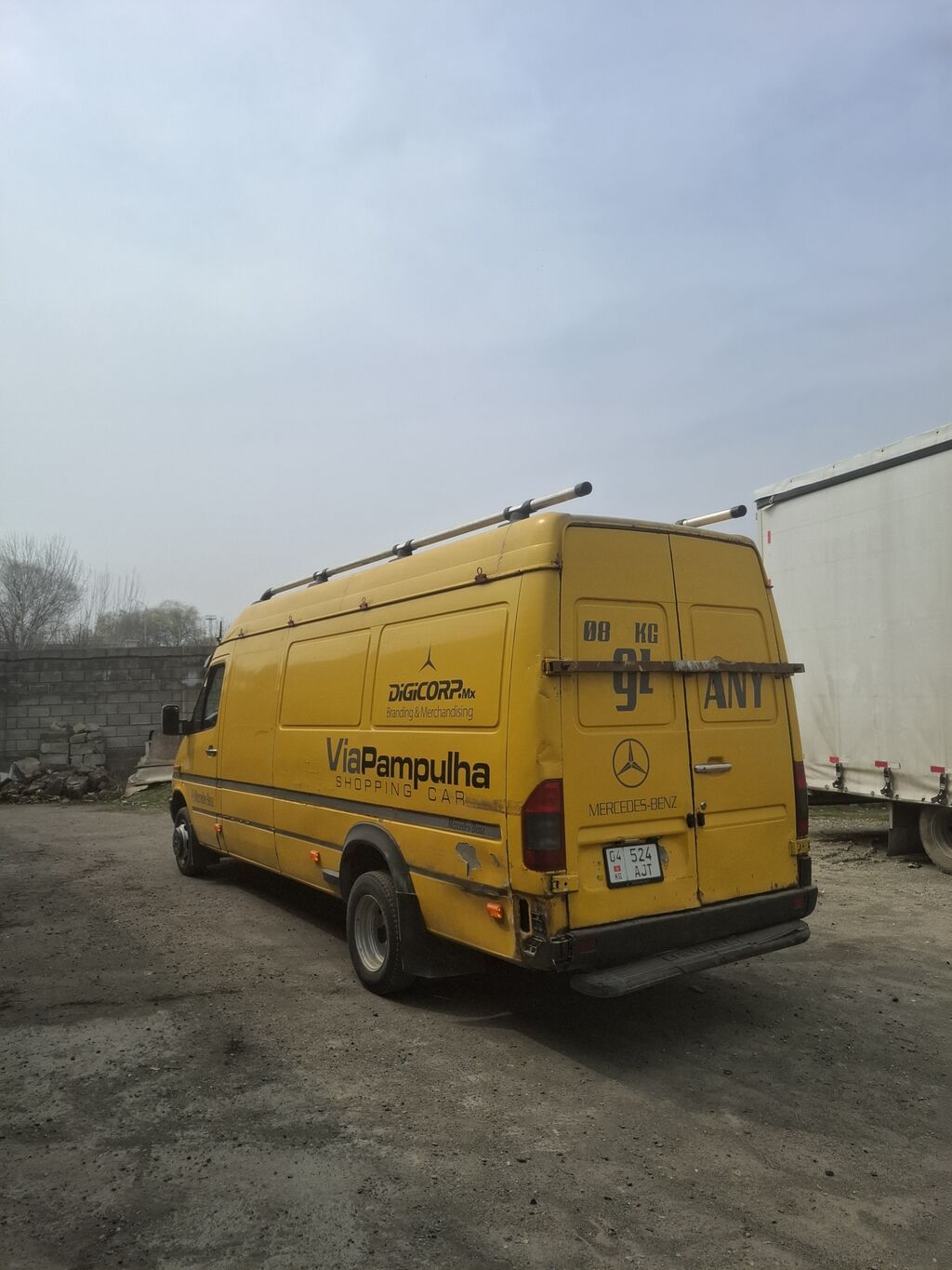 Mercedes-Benz Sprinter — удлинённый фургон высокой крыши, жёлтый цвет — фото 2