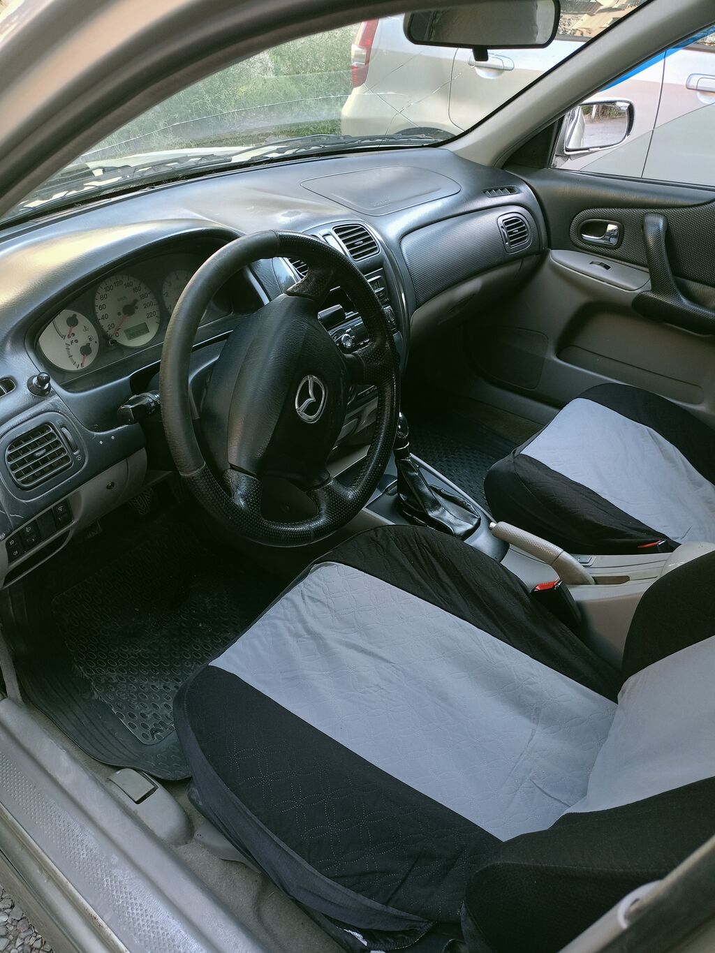 Mazda 323: 2002 г., 1.6 л, Механика, Бензин, Седан: фото 5