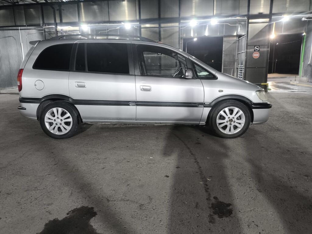 Subaru Traviq: 2002 г., 1.8 л, Автомат, Бензин, Минивэн: фото 3