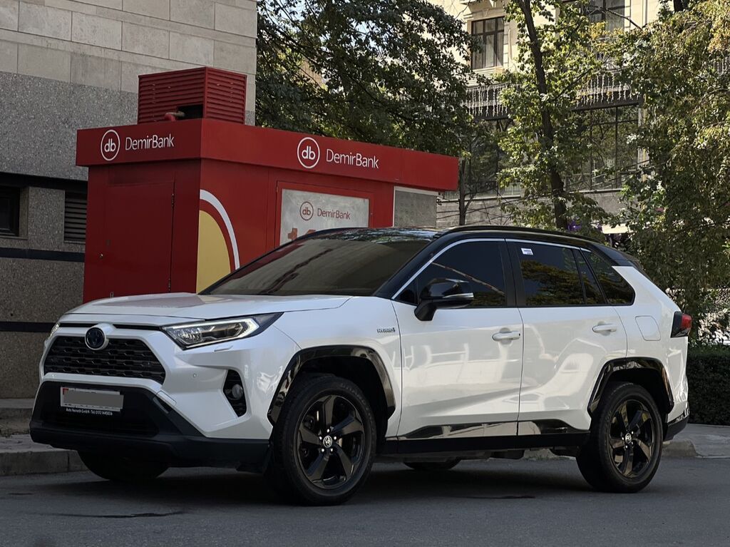 Toyota RAV4: 2021 г., 2.5 л, Автомат, Гибрид, Кроссовер: фото 3