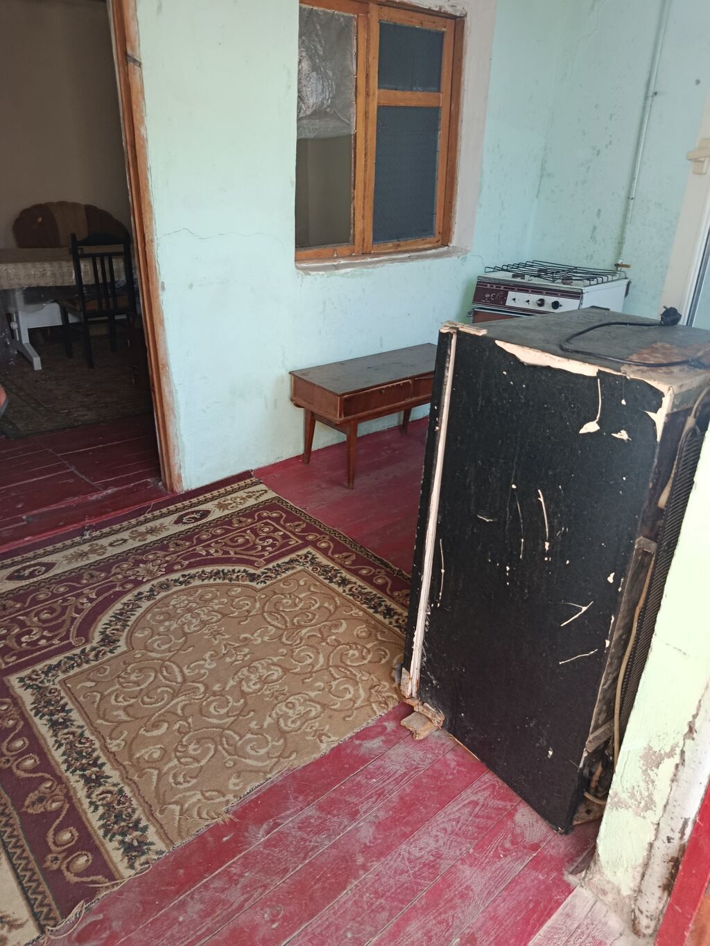 Salam bir otaq kuxna hamam tualet birdi qaz işıq sizlikdi su bizlikdi