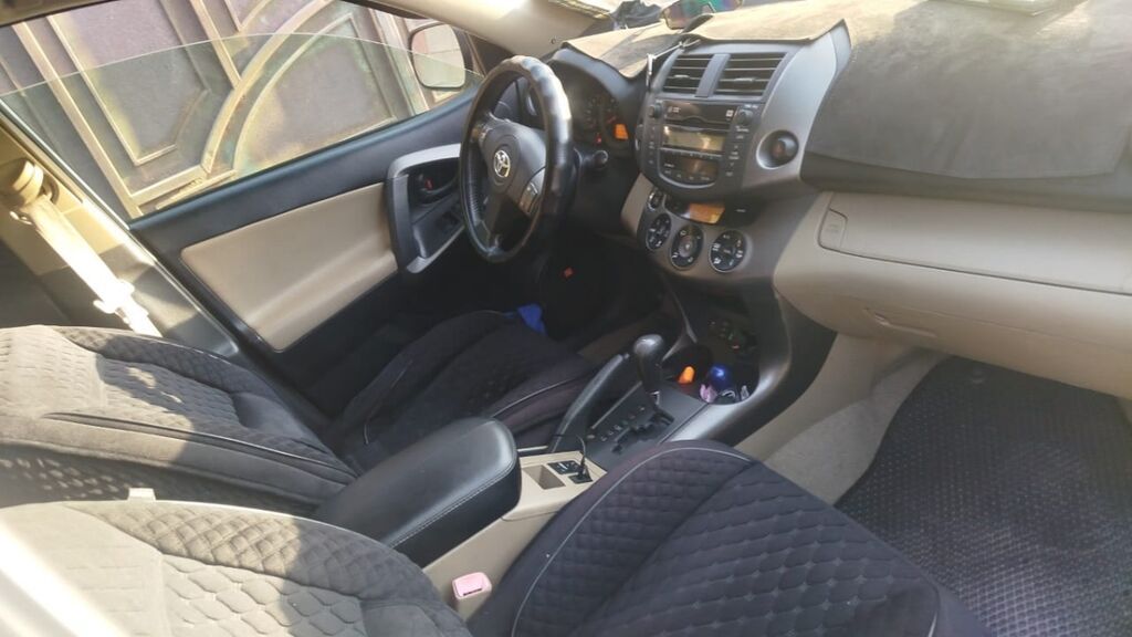 Toyota RAV4: 2013 г., 2.5 л, Автомат, Бензин, Кроссовер: фото 2