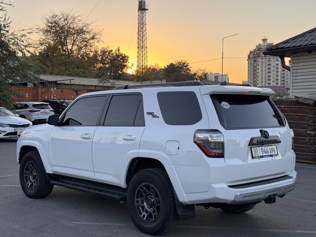 Toyota 4Runner: 2020 г., 4 л, Автомат, Бензин, Внедорожник: фото 7