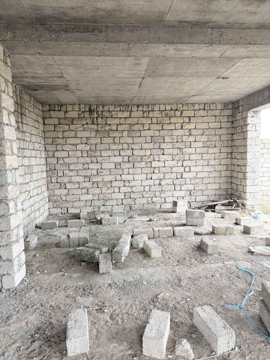 7 otaqlı, 222 kv. m, Təmirsiz