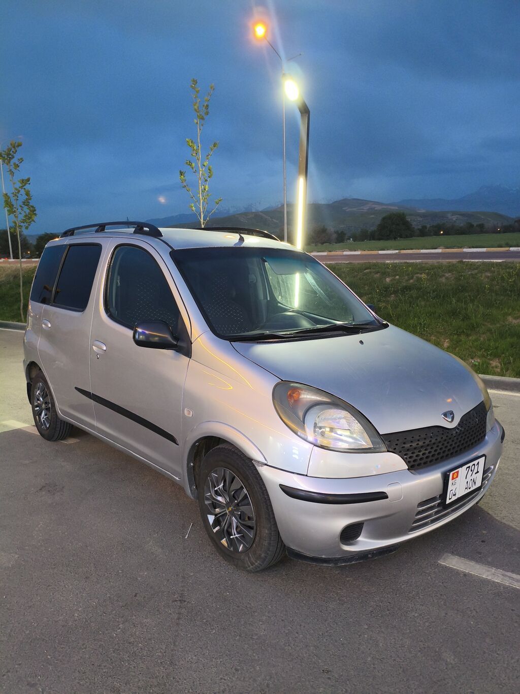 Toyota Funcargo: 2003 г., 1.5 л, Механика, Бензин, Универсал: фото 2