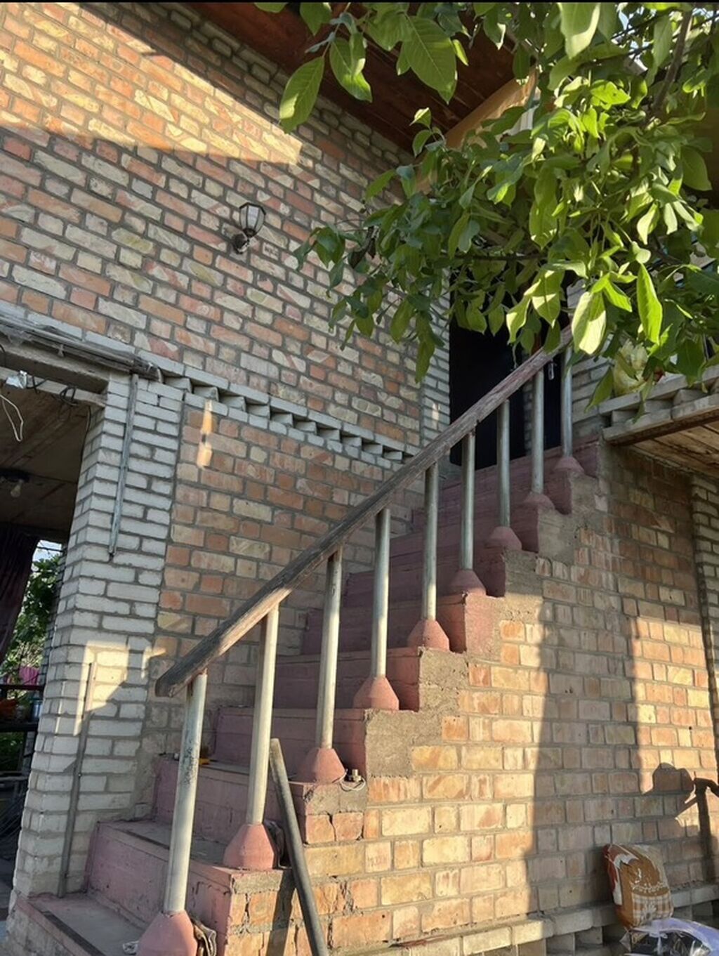 Продаётся небольшой кирпичный дом/дача с мастерской. 3 комнатный есть: фото 2