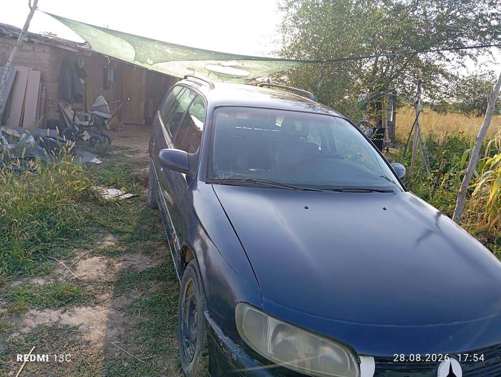 Opel Omega: 1995 г., 2 л, Механика, Бензин, Универсал: фото 2