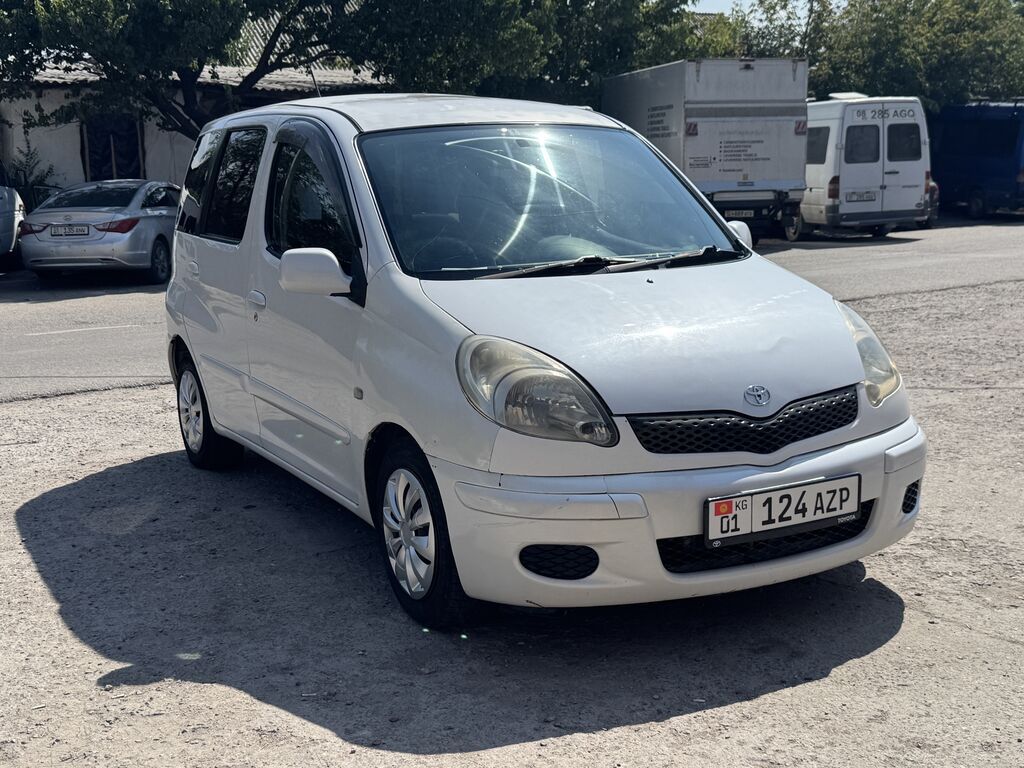 Toyota Funcargo 2003 г., 1.3 л, автомат: фото 3