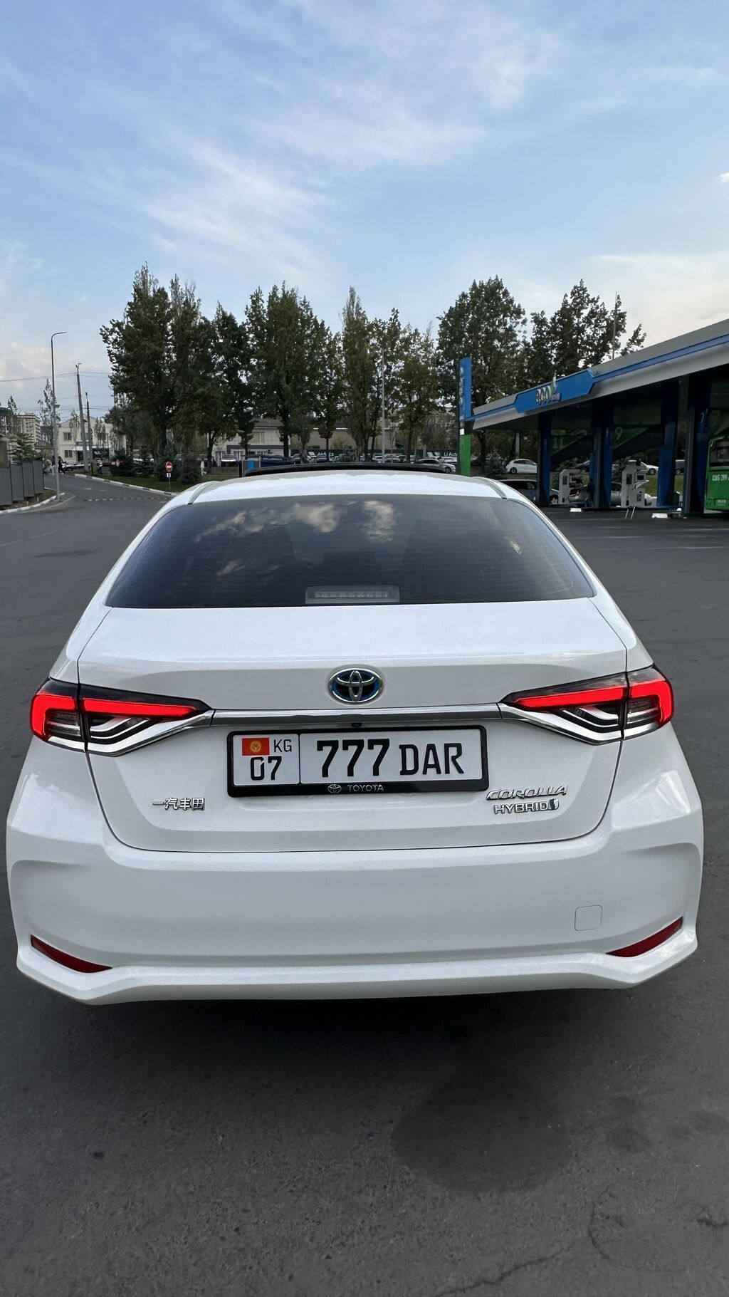 Toyota Corolla: 2021 г., 1.8 л, Вариатор, Гибрид, Седан: фото 6