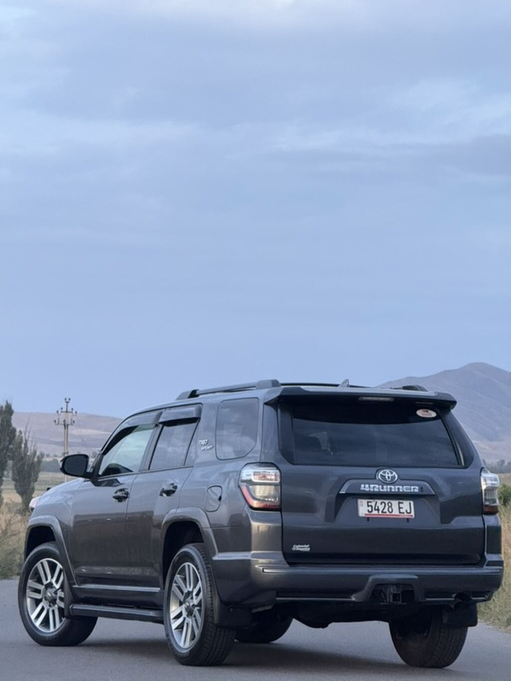 Toyota 4Runner: 2023 г., 4 л, Автомат, Бензин, Внедорожник: фото 6