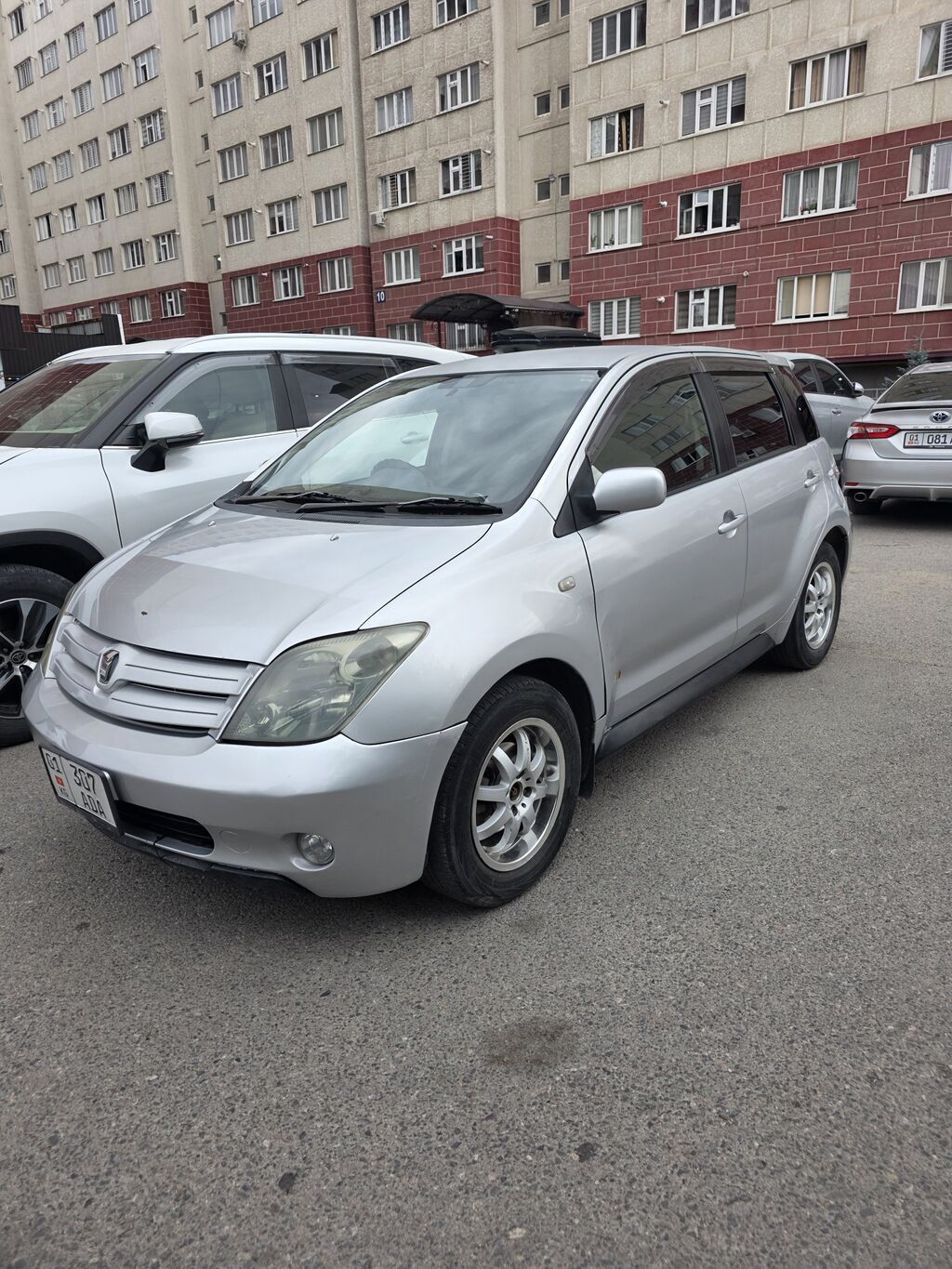 Toyota Ist: 2002 г., Автомат, Бензин, Хэтчбэк — фото 2