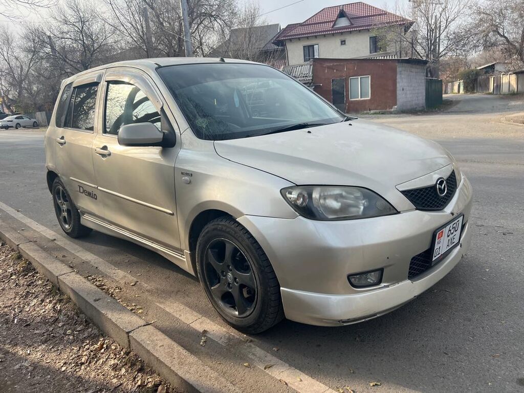 Mazda Demio: 2003 г., 1.3 л, Автомат, Бензин, Хэтчбэк: фото 2