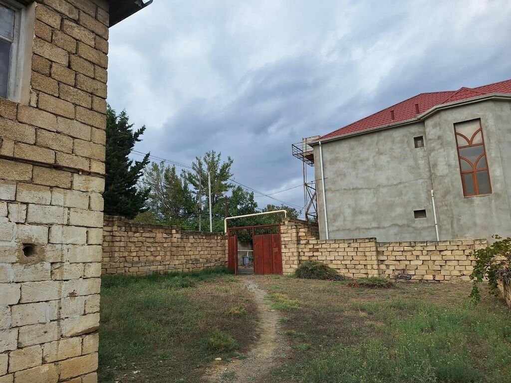 1100 sot, Tikinti, Bələdiyyə