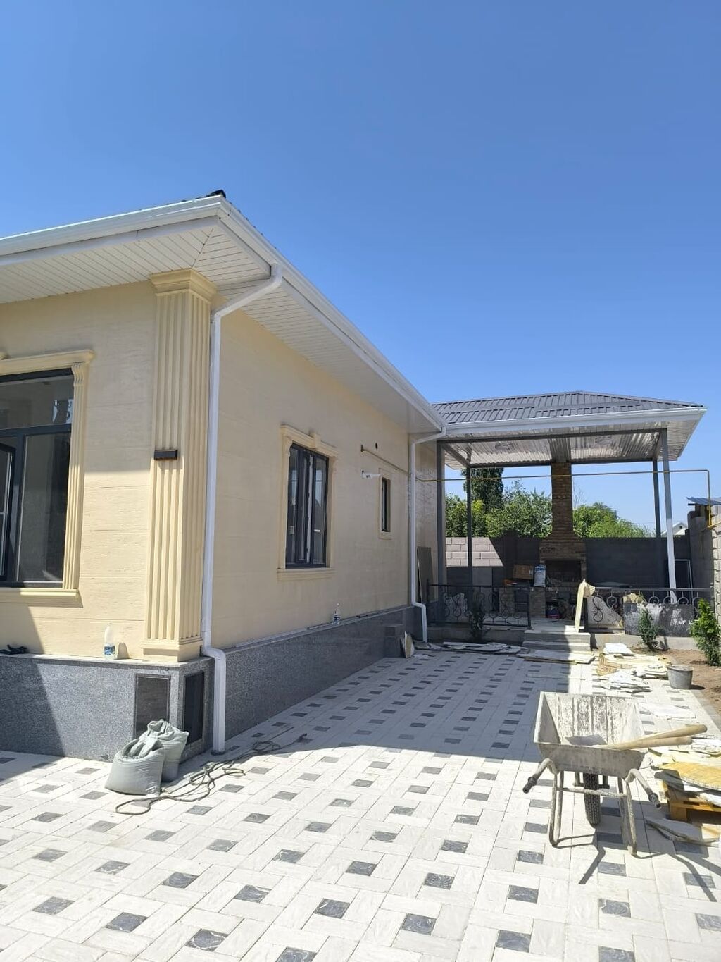 Продается НОВЫЙ дом В Новопокровке Квадратура 140 м2 3 спальни, зал: фото 2