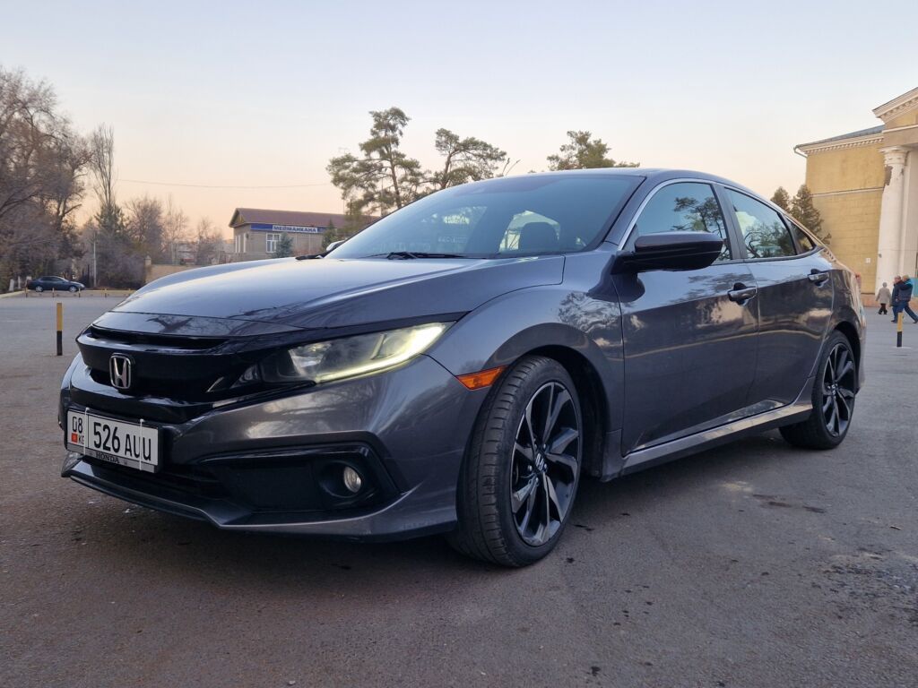 Honda Civic: 2019 г., 2 л, Вариатор, Бензин, Седан: фото 2