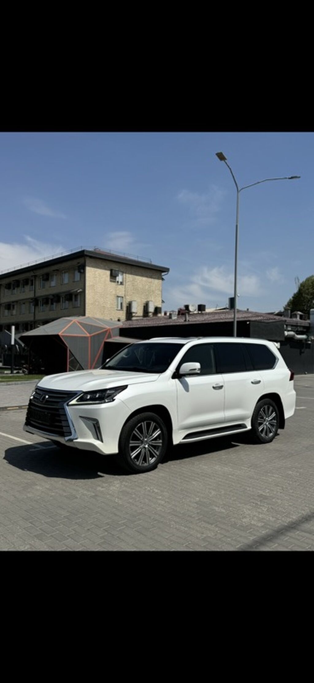Lexus LX: 2017 г., 5.7 л, Автомат, Бензин, Внедорожник: фото 3