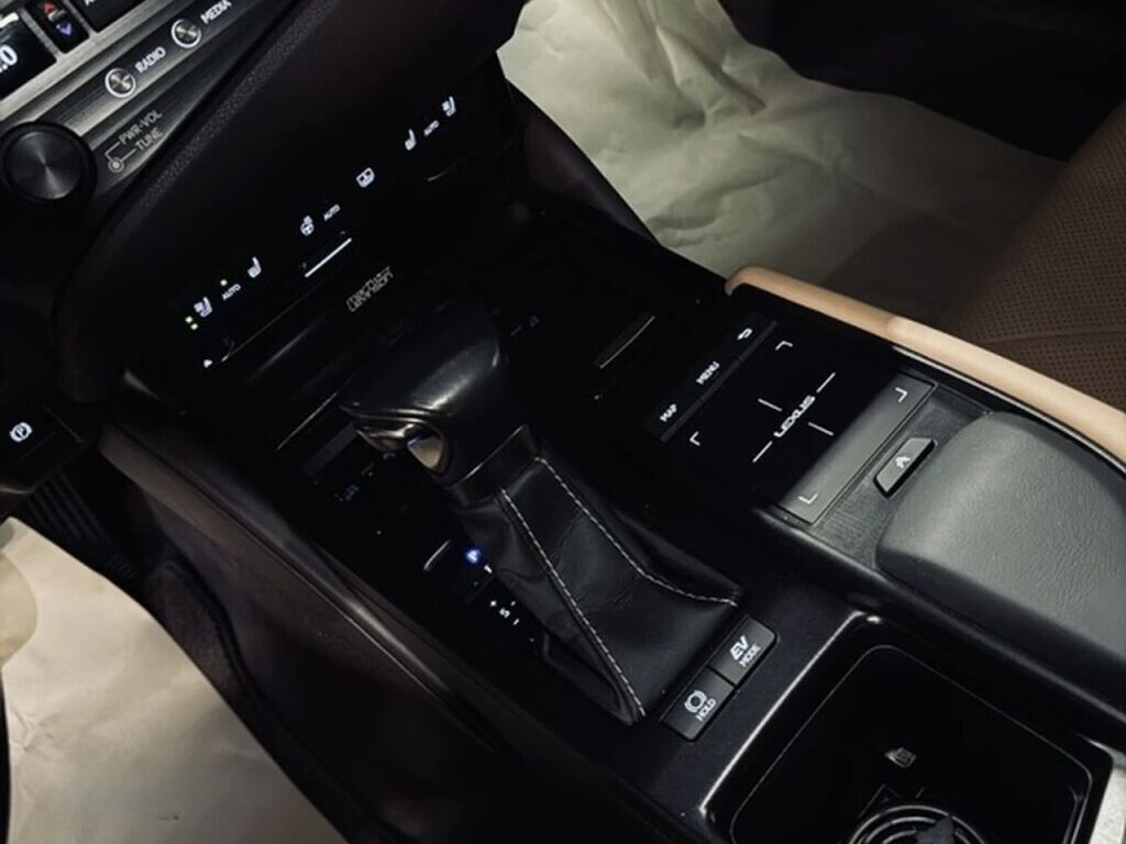 Lexus ES: 2019 г., 2.5 л, Автомат, Гибрид, Седан: фото 7