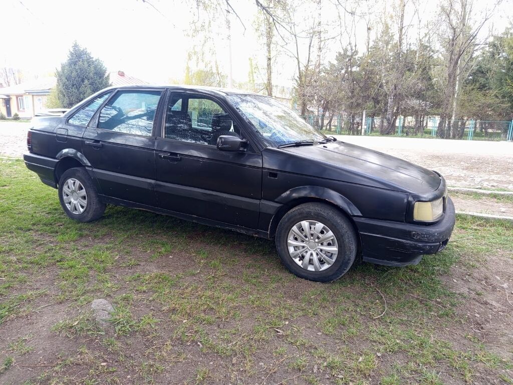 Volkswagen Passat: 1991 г., 1.8 л, Механика, Бензин, Седан — фото 2