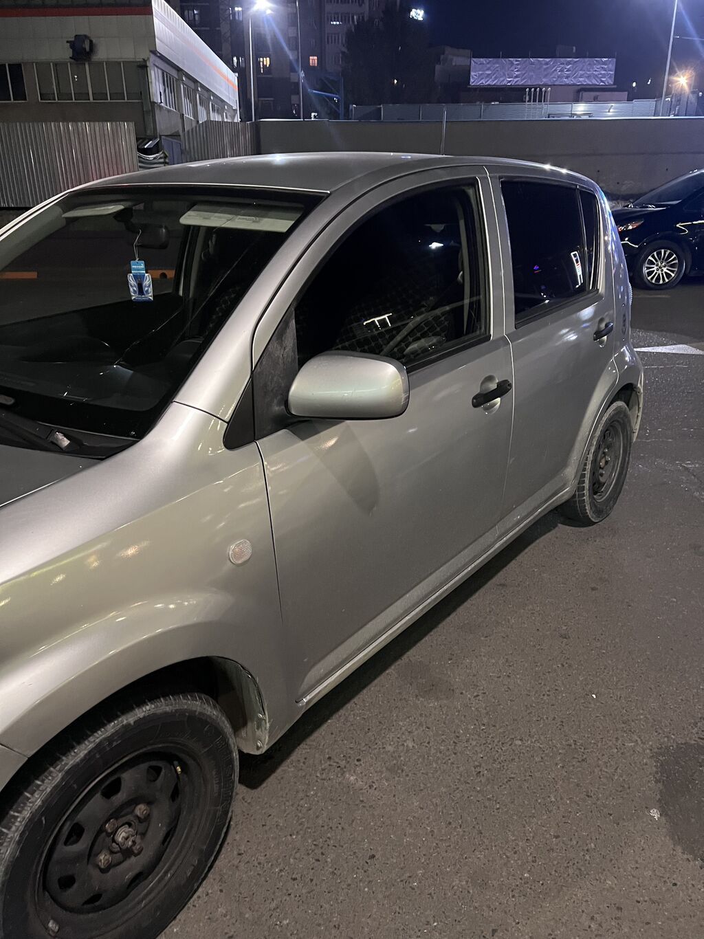 Daihatsu Sirion: 2007 г., 1 л, Механика, Бензин, Хэтчбэк: фото 8