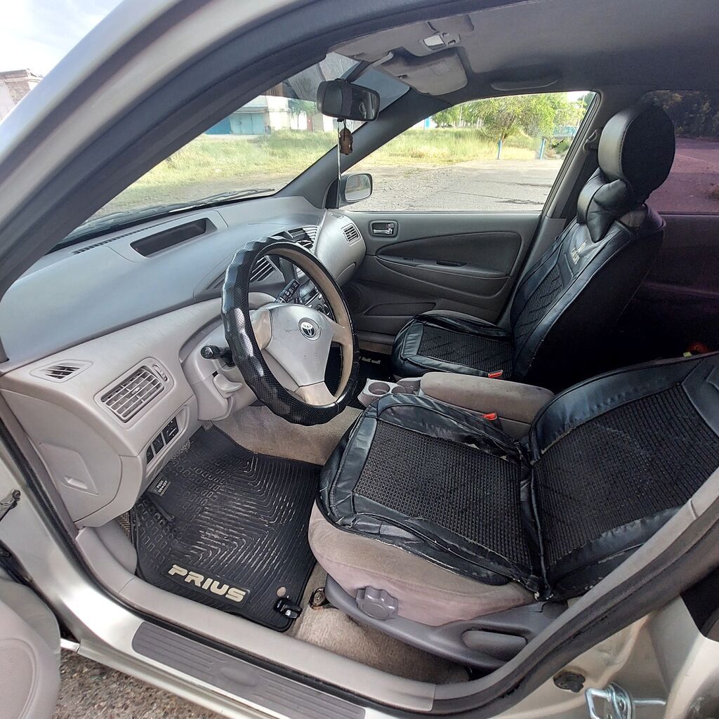 Toyota Prius: 2001 г., Гибрид, Лифтбек: фото 7
