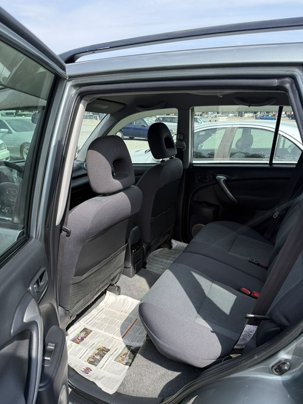 Toyota RAV4: 2004 г., 2 л, Автомат, Бензин, Внедорожник: фото 6