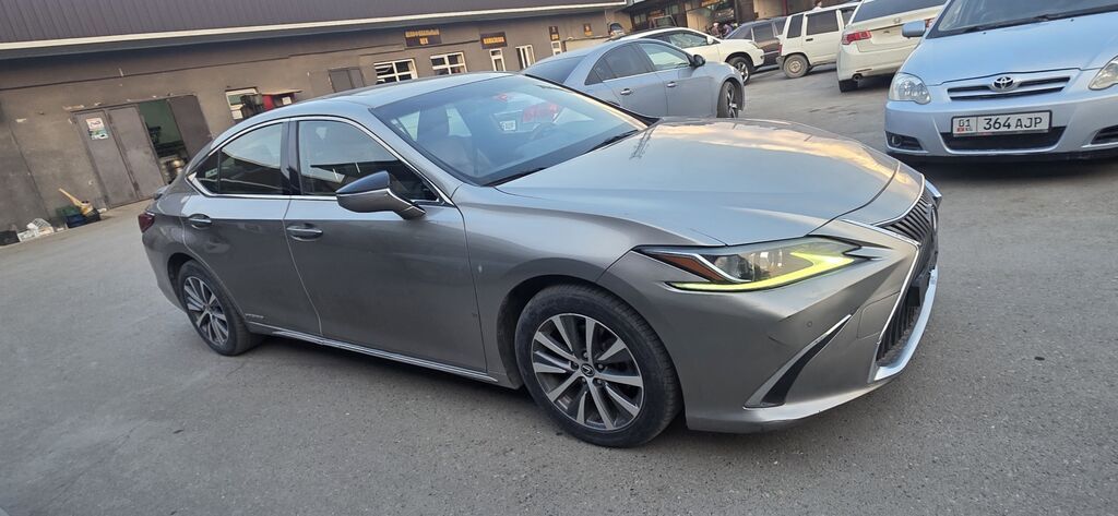 Lexus ES: 2019 г., Гибрид, Седан: фото 2