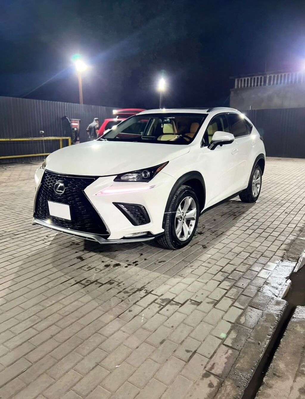 Lexus NX: 2017 г., 2 л, Автомат, Бензин, Кроссовер: фото 5