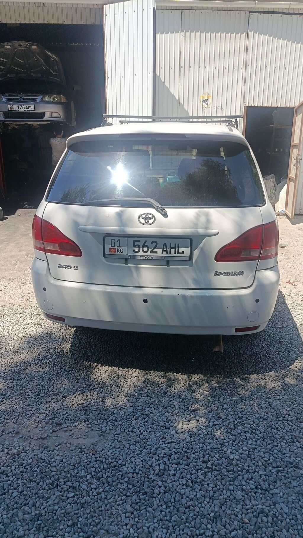 Toyota Ipsum: 2002 г., 2.4 л, Автомат, Бензин, Минивэн — фото 3