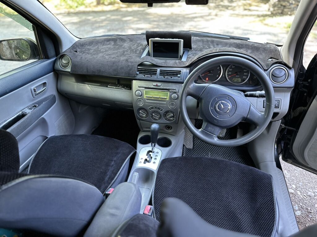 Mazda Demio: 2004 г., 1.5 л, Автомат, Бензин, Хэтчбэк — фото 6
