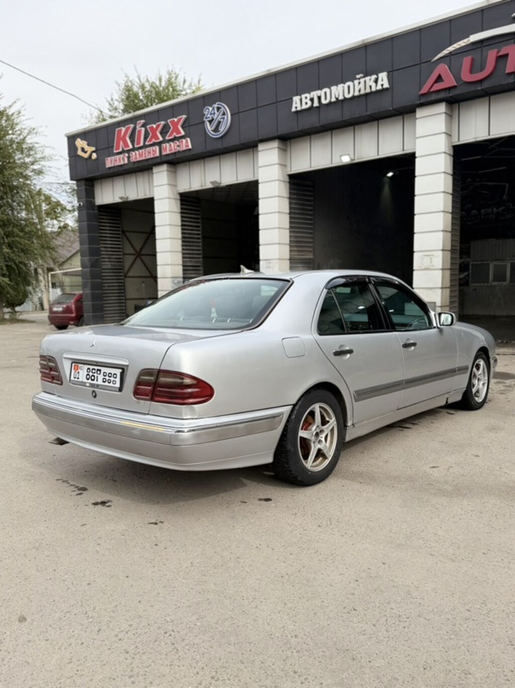Mercedes-Benz E-Class: 1999 г., 3.2 л, Автомат, Газ, Седан: фото 3