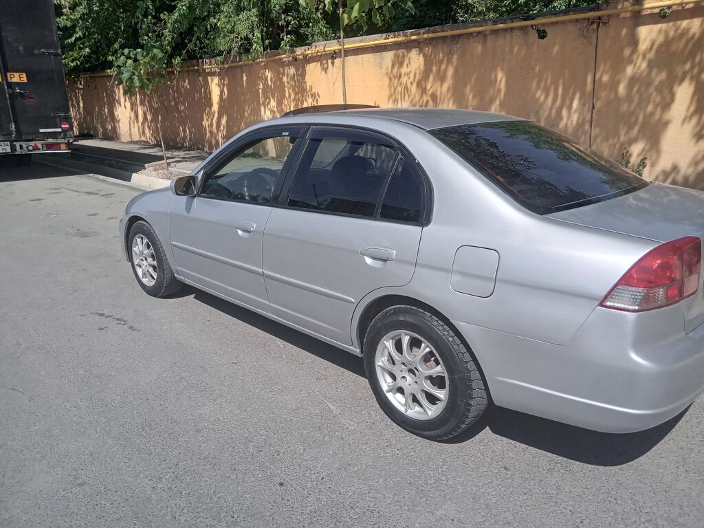 Honda Civic: 2002 г., 1.8 л, Автомат, Бензин, Седан: фото 3