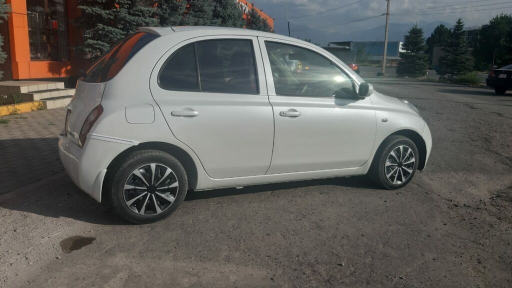 Nissan March: 2003 г., 1.3 л, Автомат, Бензин, Хэтчбэк: фото 3