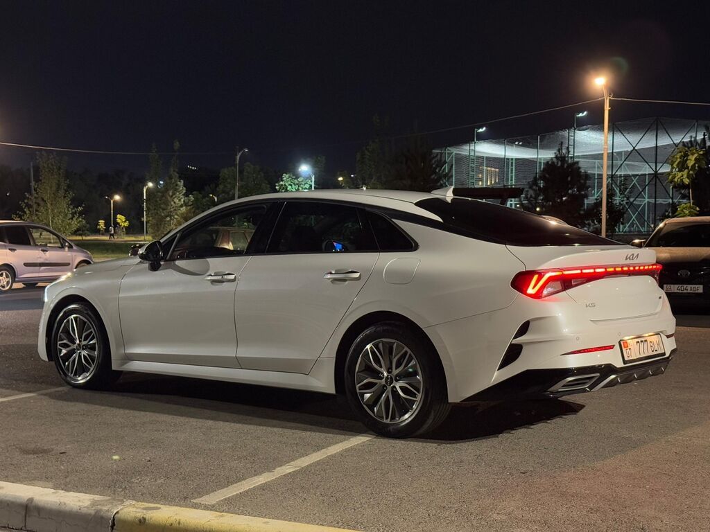 Kia K5: 2022 г., 2 л, Автомат, Гибрид, Лифтбек: фото 3