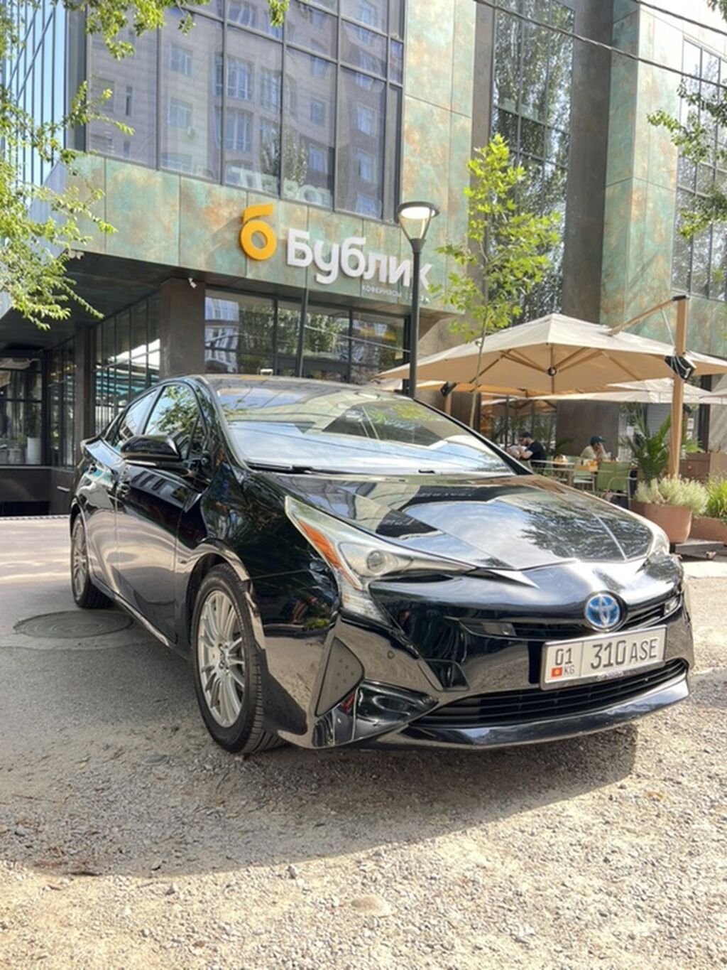 Toyota Prius: 2017 г., 1.8 л, Вариатор, Гибрид, Хэтчбэк: фото 3