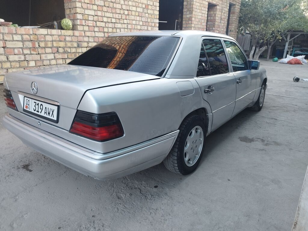 Mercedes-Benz W124: 1993 г., 2.2 л, Механика, Бензин, Седан: фото 2