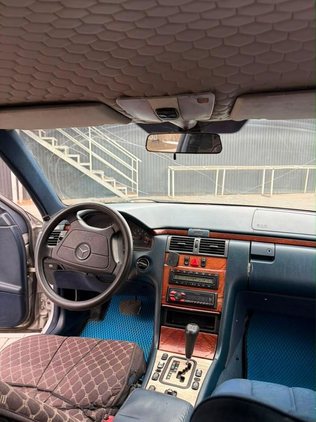 Mercedes-Benz E-Class: 1999 г., 3.7 л, Автомат, Газ, Универсал: фото 7