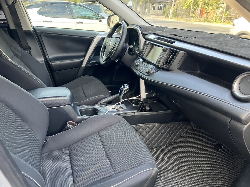 Toyota RAV4: 2016 г., 2.5 л, Вариатор, Гибрид, Кроссовер: фото 3