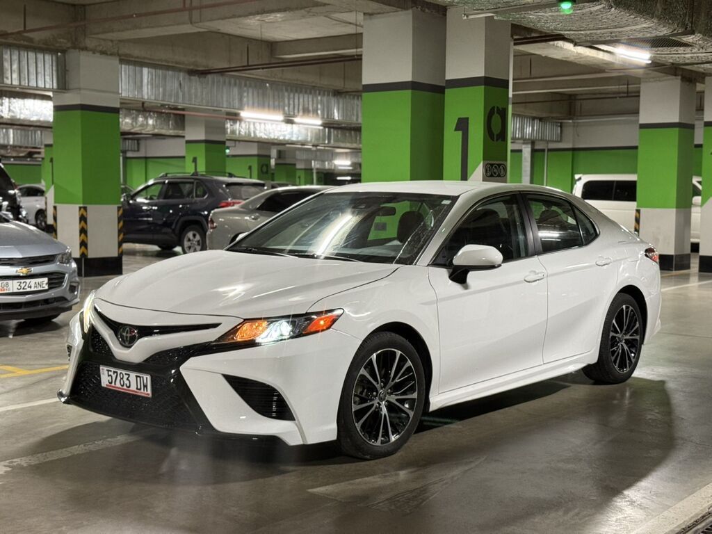 Toyota Camry: 2020 г., 2.5 л, Автомат, Бензин, Седан: фото 2