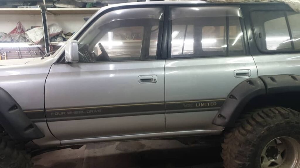 Toyota Land Cruiser: 1993 г., Автомат, Бензин, Внедорожник: фото 4