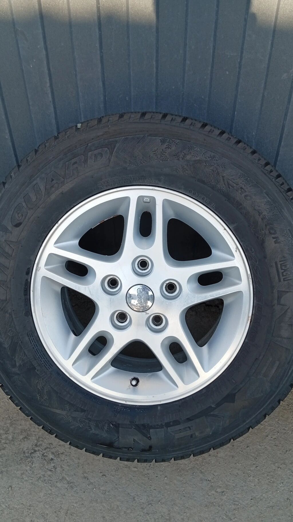 Комплект из 5 литых дисков Jeep с зимними шинами Nankang Snow: фото 4