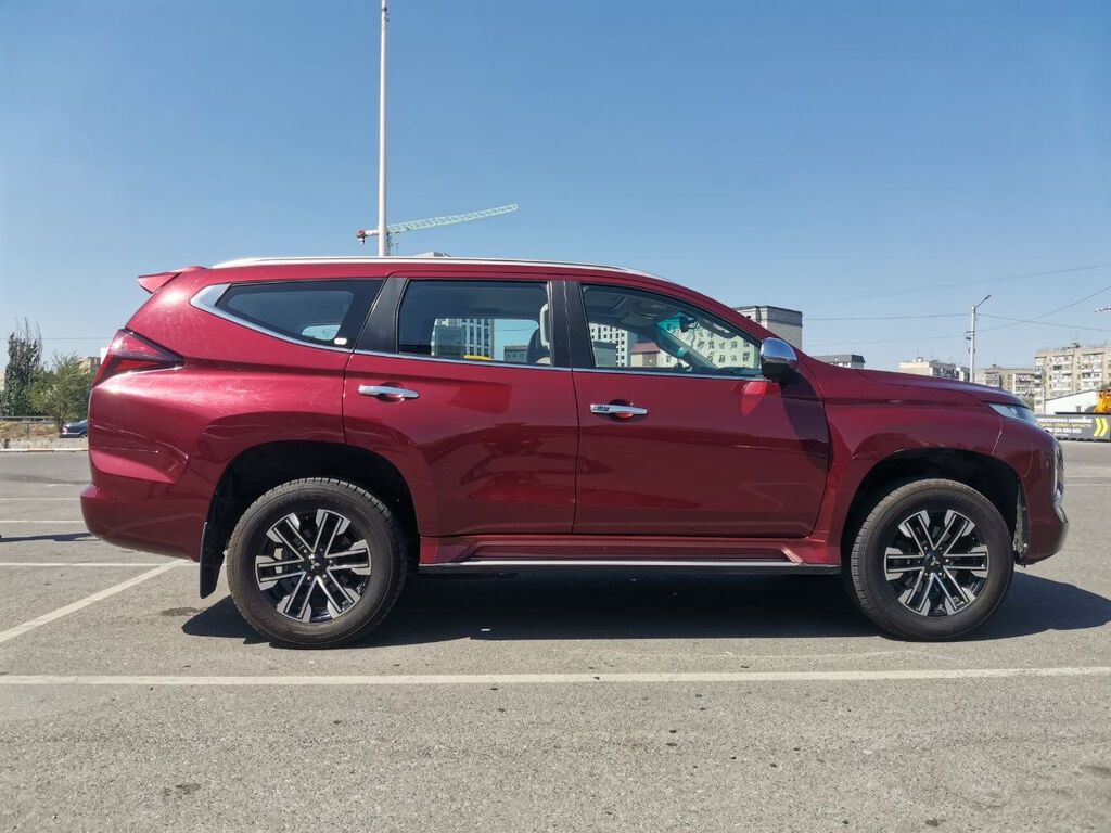 Mitsubishi Montero Sport: 2022 г., 3 л, Автомат, Бензин, Внедорожник: фото 3