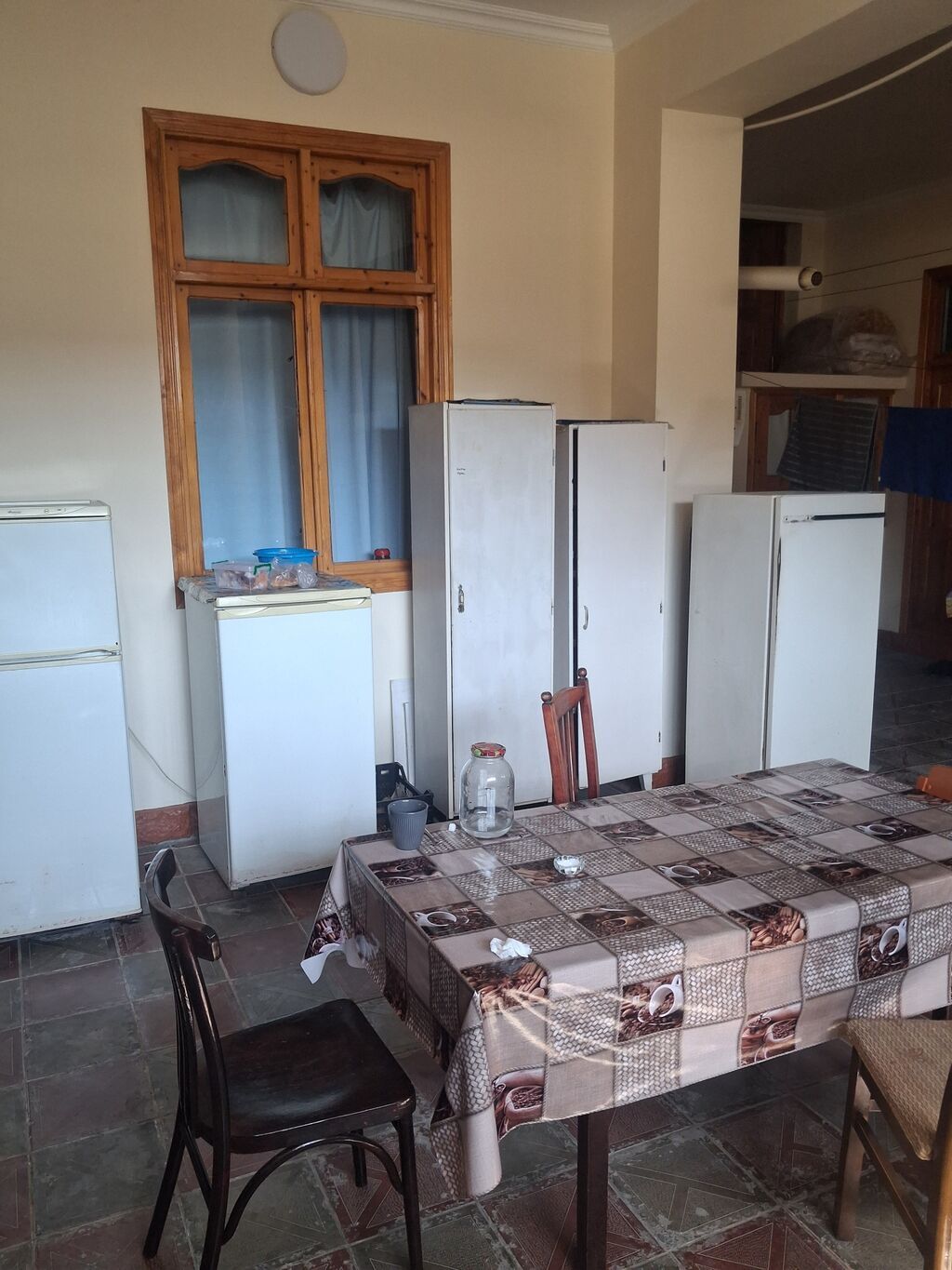 Salam 1 nefer tellebe qiz qalir 1 nefer sakit temizkar tellebe qiz