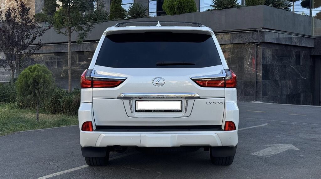 Lexus LX: 2018 г., 5.7 л, Автомат, Бензин, Внедорожник: фото 3