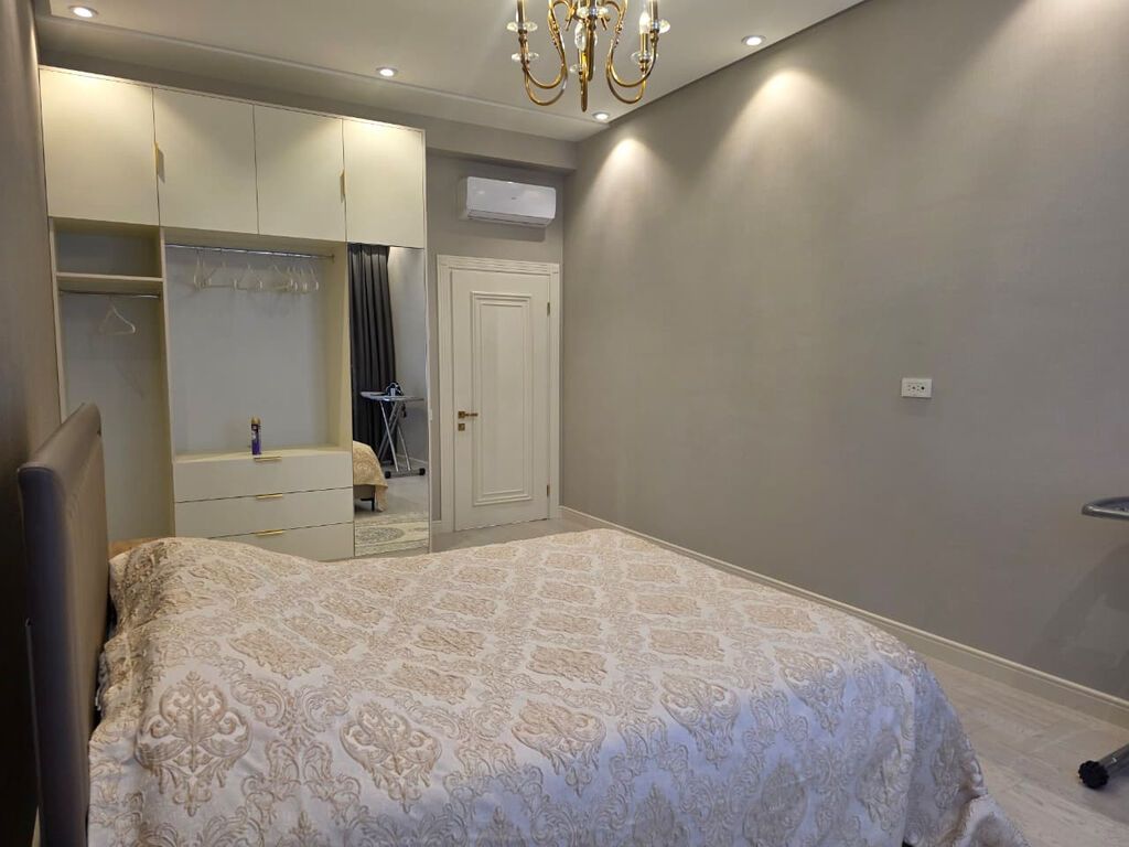 Ağ Şəhər — Qarabağ Atları Meydanı yaxınlığında 3 otaqlı kirayə mənzil