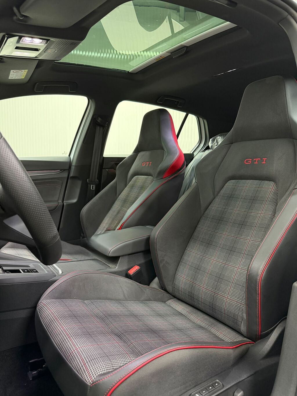 Volkswagen Golf GTI: 2024 г., 2 л, Бензин, Хэтчбэк: фото 6