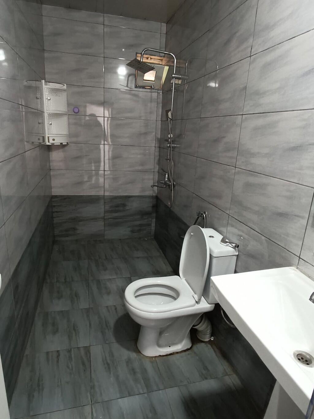 2 otaqlı mənzil – işıqlı və səliqəli planlama - Geniş zal: divar