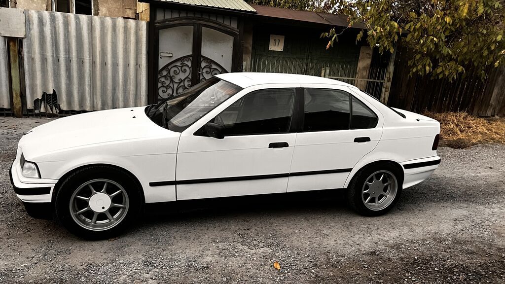 BMW 3 series: 1991 г., 1.6 л, Механика, Седан: фото 3