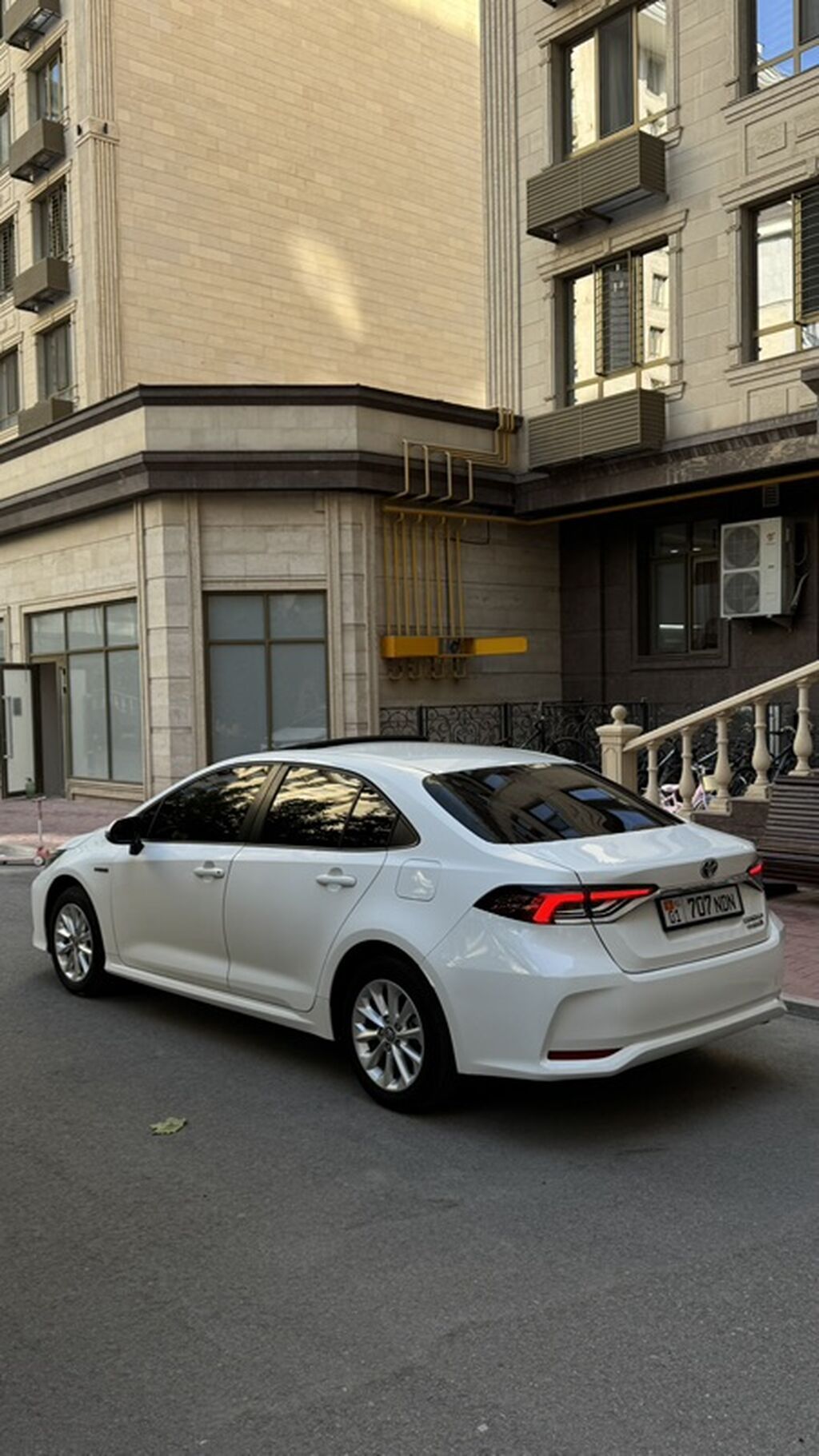 Toyota Corolla: 2022 г., 1.8 л, Вариатор, Гибрид, Седан: фото 3